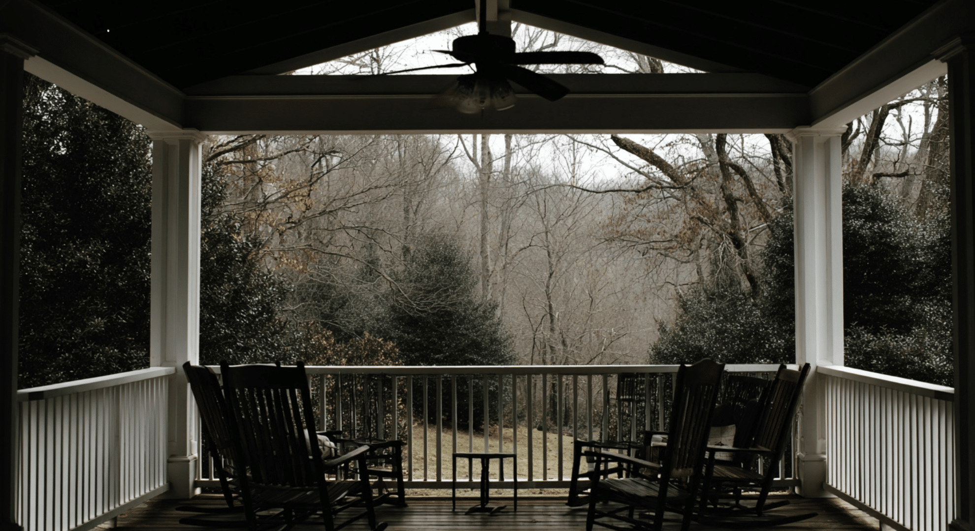 covered porch with fan
