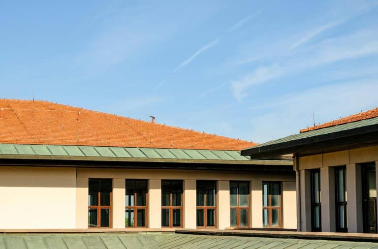 The Modernist’s Guide to Flat Roofs: Maintaining Sleek Lines in the Humid Climate