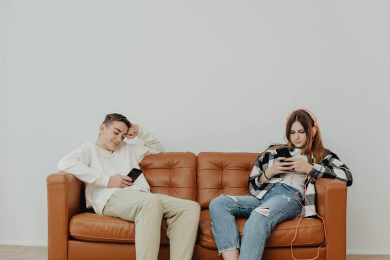 Discover how parents can help teenagers develop independent study routines and time management skills before they face intense university workloads.