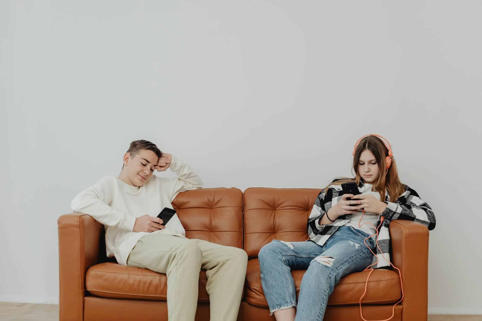 Discover how parents can help teenagers develop independent study routines and time management skills before they face intense university workloads.