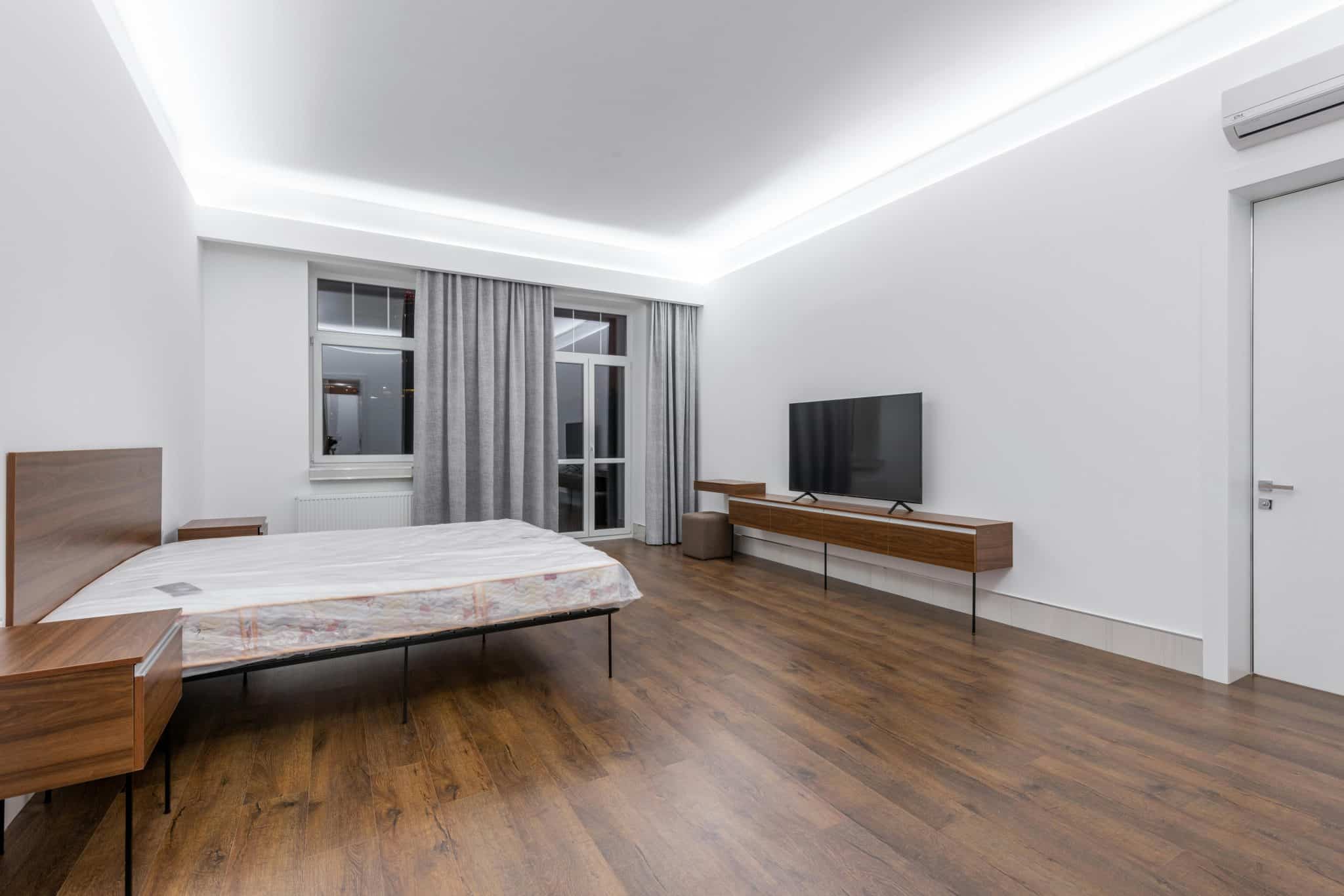 Floor Bed: The Benefits of Open Space and How to Choose the Right Frame