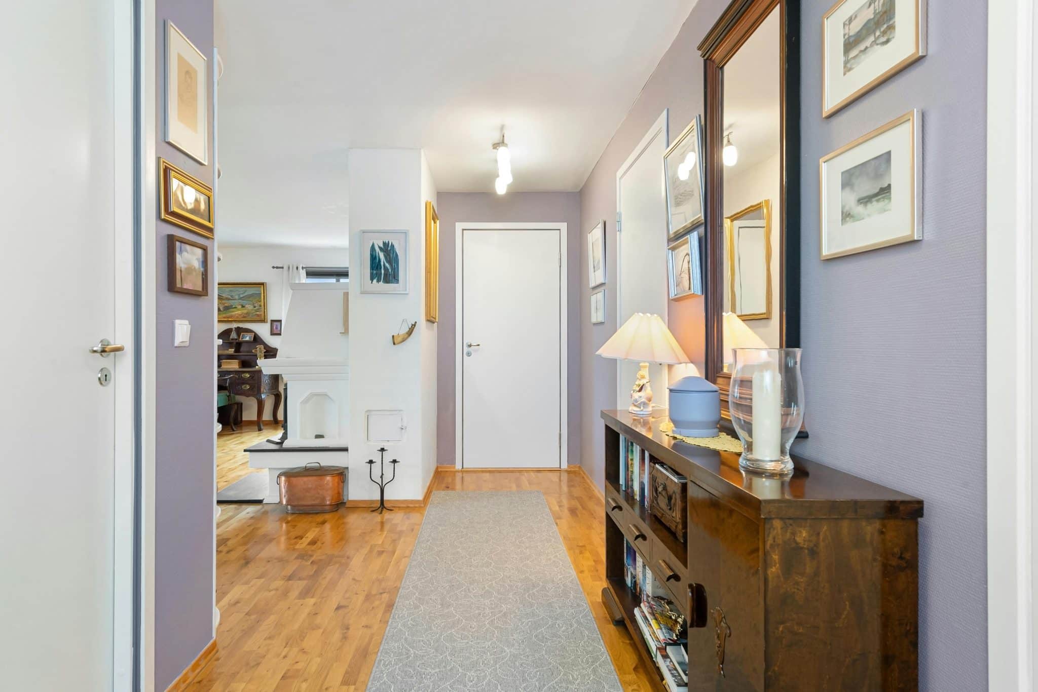 Creative Ways to Use Dado Rails in Living Rooms and Hallways
