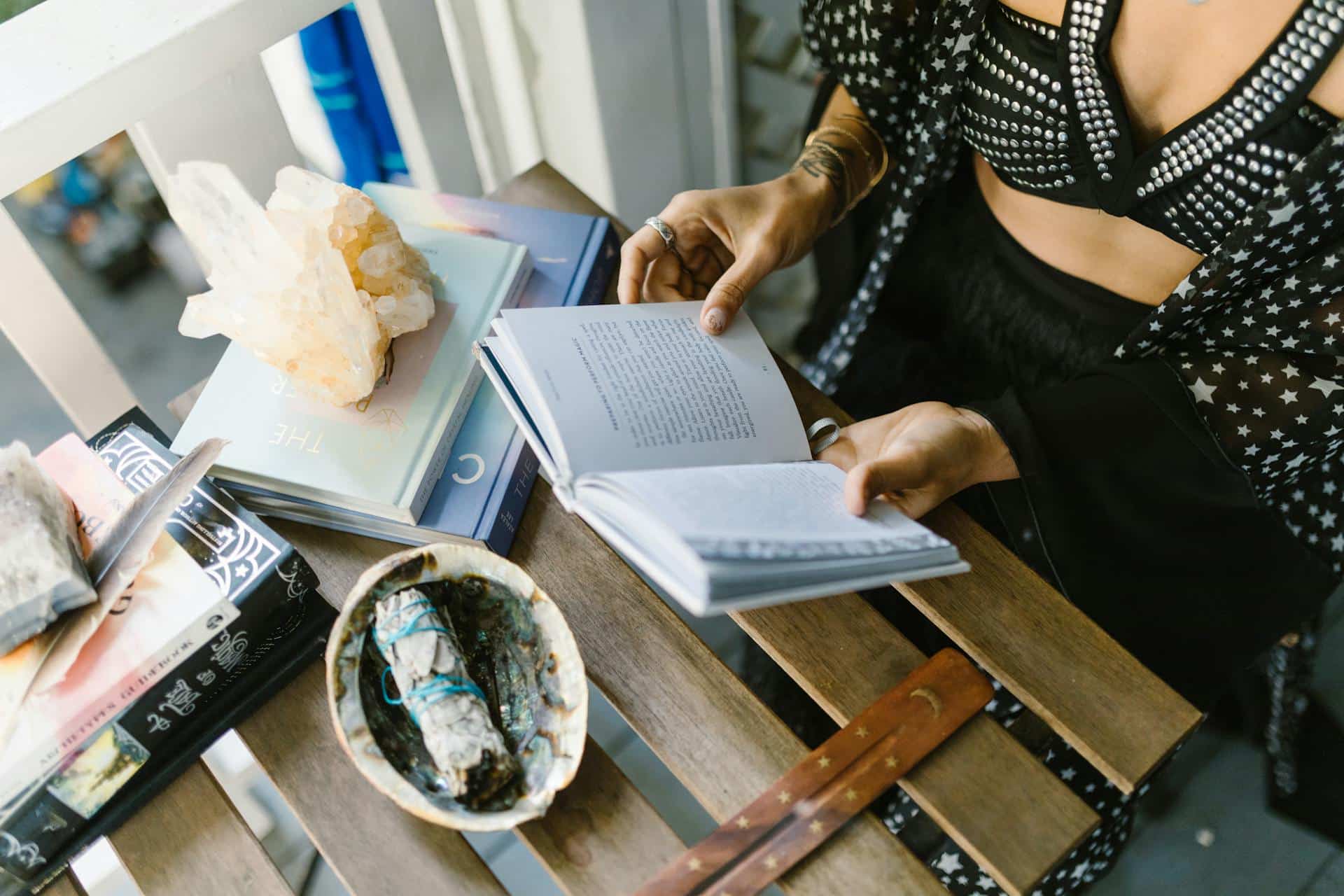 5 Best Natural Healing Handbooks for a Holistic Home Library in 2026