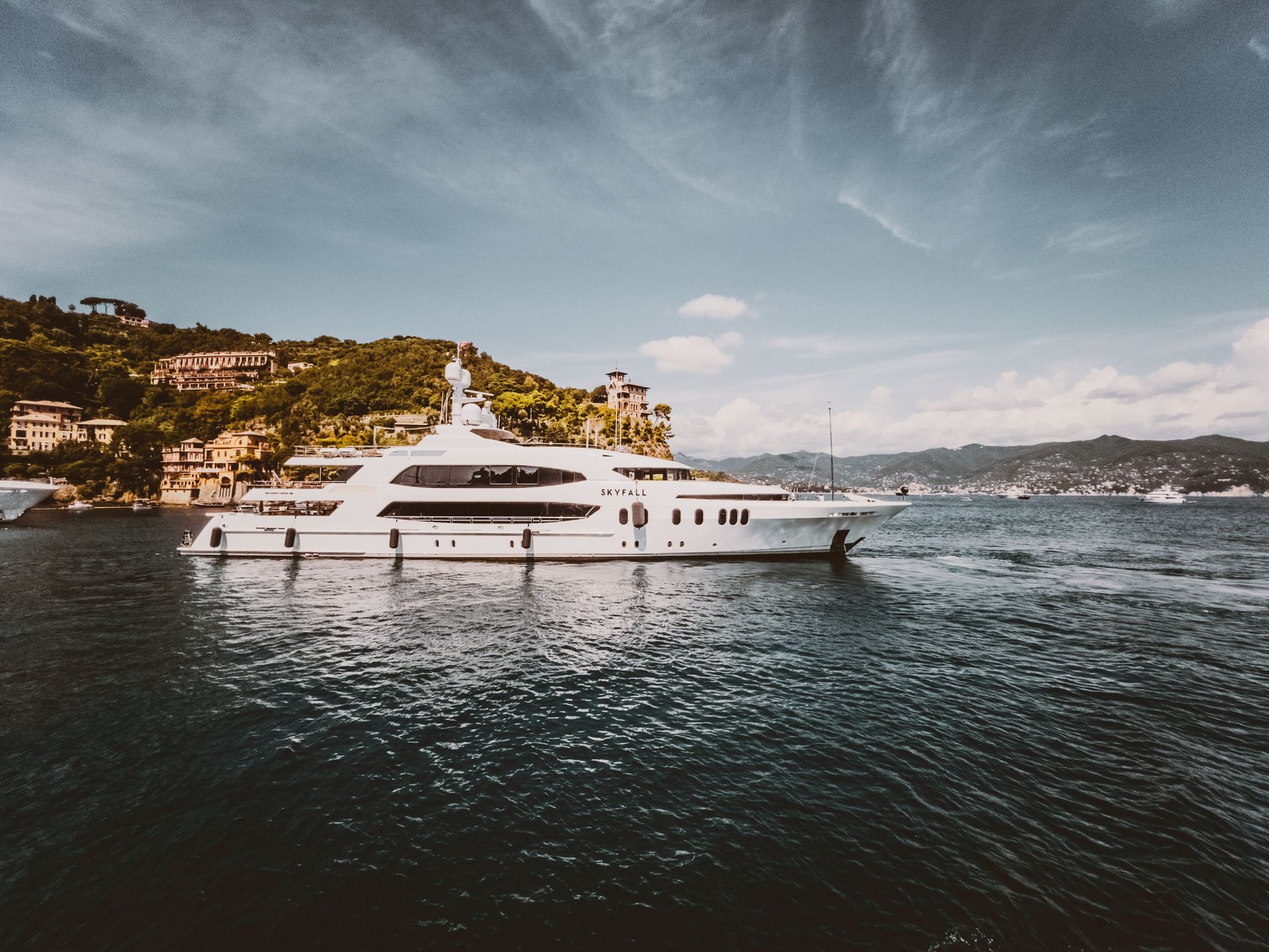 Superyacht-Inspired Outdoor Living: How to Make a Patio Feel Calm, Private, and Luxurious